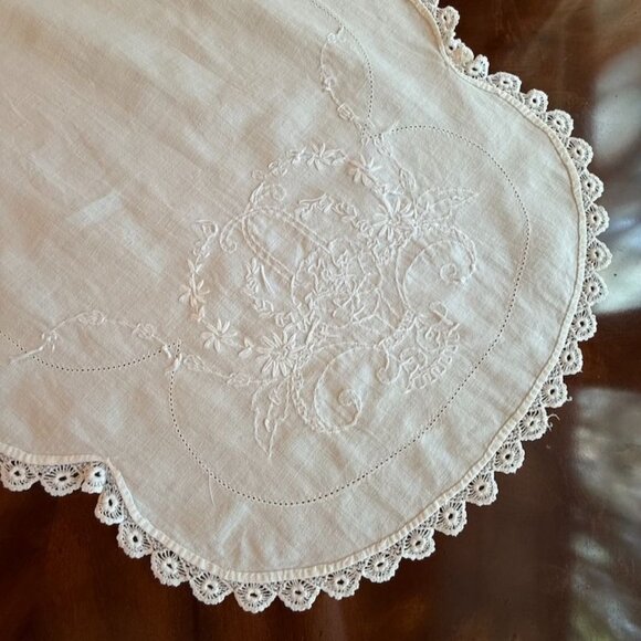 VintageTable Runner White Floral Embroidery Linen Whitework 41.5 x 17.75" - Picture 7 of 11